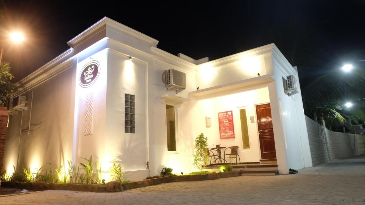 Sultan Guesthouse Тулунгагунг Экстерьер фото