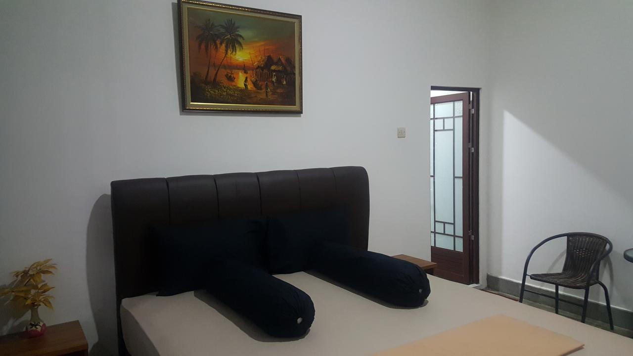 Sultan Guesthouse Тулунгагунг Экстерьер фото